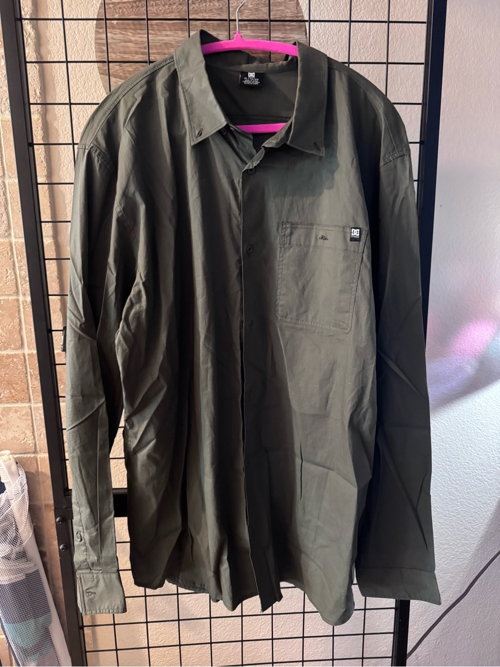 DC man’s Button Up Shirt Green Men’s Xl Long Sleeve Dc Shoes